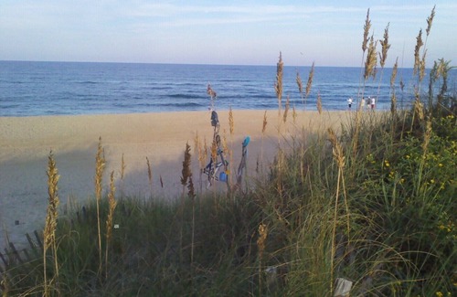 Nags Head Cottage | Hootie and the Blue Fish #4 Oceanside Direct Beach Access Friday to Friday