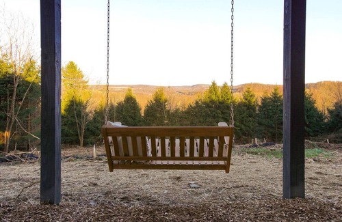 Knox Dale RV Rental | Horizon Hideout | Hot Tub, Mountain Views, Nature Escape