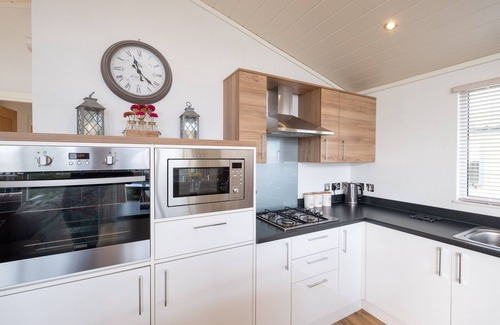 Leiston Apartment | Horizon Lodge - sleeps 6 guests in 3 bedrooms