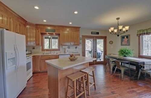 Copperhill Cabin | Horse Collar Lodge- Hot tub, ,minutes to Ocoee river rafting, pool table, Pet Friendly, fire pit