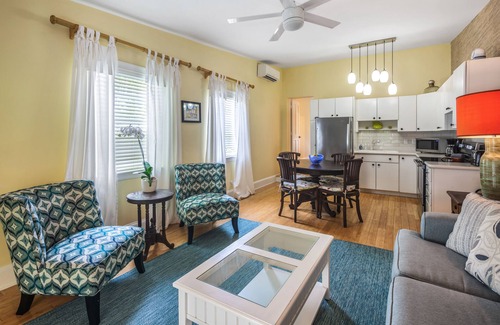 Key West Historic District Apartment | ~HORSE CONCH~ Amazing location with shared pool and covered balcony!