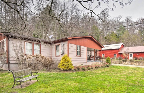 Horse Shoe House | Horse Shoe Getaway - Porch, Grill & Fire Pit!
