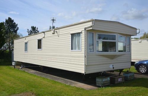 Mablethorpe Cabin | Horseshoe Lake Holidays - 6 berth Static Caravan