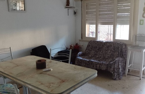Lomas de Zamora House | Hospedaje en casa familiar, un lugar tranquilo para pasar tus días.