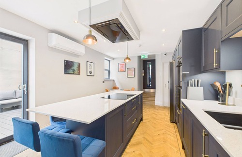 Redcar House | Host Stay Bellevue Luxe