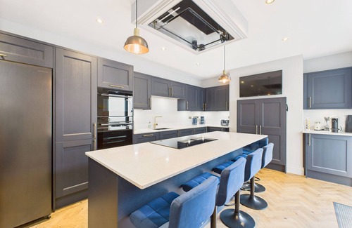 Redcar House | Host Stay Bellevue Luxe