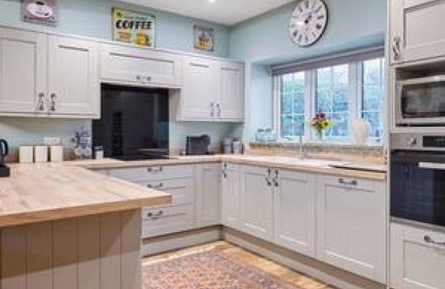 Stanley House | Host Stay Butterfly Cottage