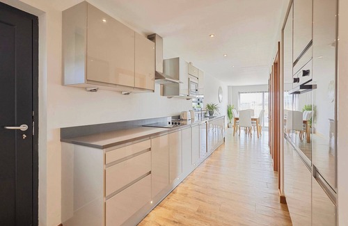 Pickering Ski Chalet | Host & Stay | Dalby Lodge