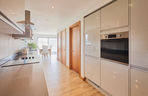 Pickering Ski Chalet | Host & Stay | Dalby Lodge