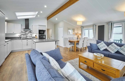 Low Gate Ski Chalet | Host & Stay | Juniper Deluxe Lodge