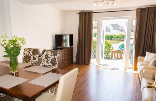 Irstead House | Host & Stay | Quayside Cottage