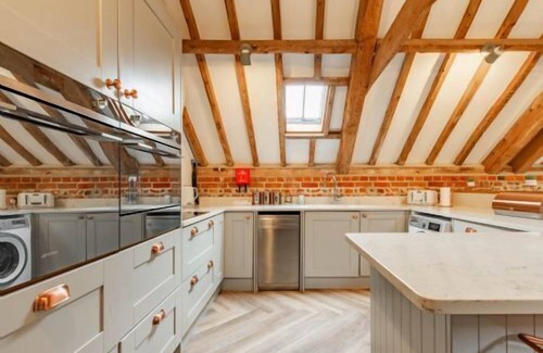 Roughton Apartment | Host & Stay | Rogues Barn