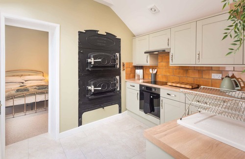 Lyme Regis Apartment | Host & Stay | The Hideaway