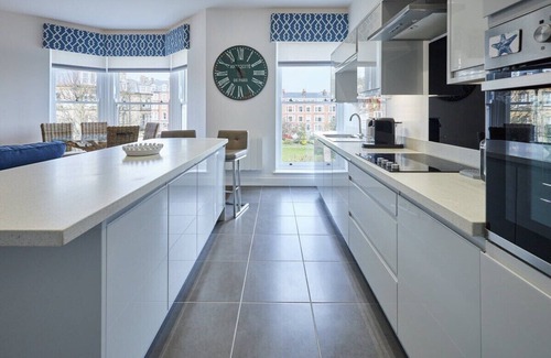 South Cliff Apartment | Host & Stay | The Little Lobster