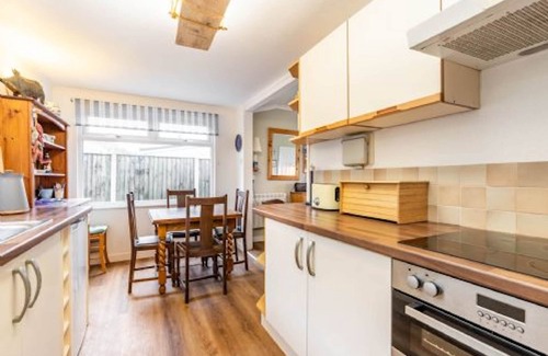 Norwich Cottage | Host & Stay | Wylaway