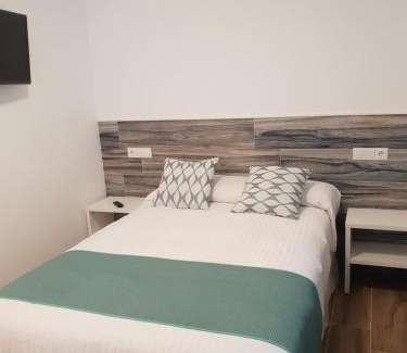 Carboneras de Guadazaon House | Hostal Cabañas