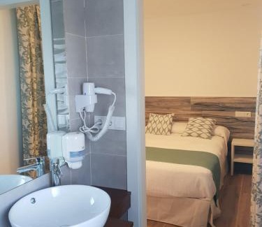 Carboneras de Guadazaon House | Hostal Cabañas