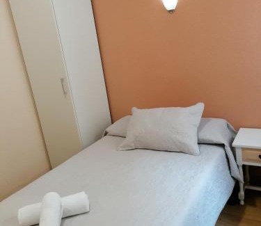 Casas Baratas House | Hostal Hernan Cortes