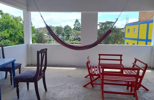 Guatape House | Hostal La Casona, A Media Cuadra del Parque Principal y el Malecom, pet Friendly