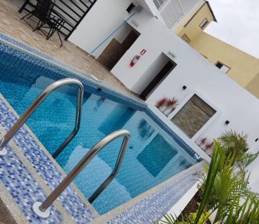 Manta House | Hostal Las Orquideas