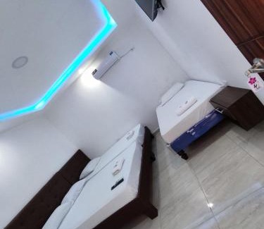 Manta House | Hostal Las Orquideas