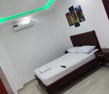 Manta House | Hostal Las Orquideas