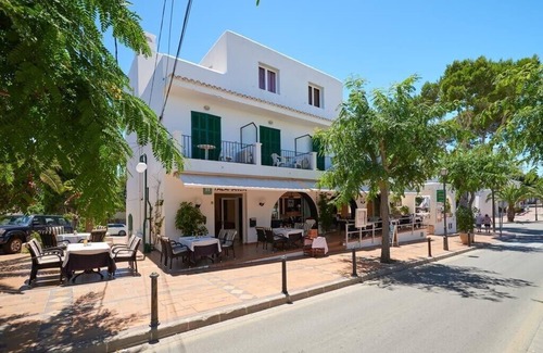 Cala d'Or Hotel | HOSTAL TALAMANCA HAB. TRIPLE - Friendly hostel recently refurbished just a stone's throw f