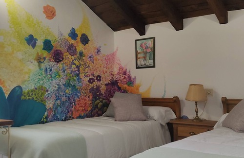 Ituren Apartment | Hostel Mendaurpe. H 6. Double room with bathroom.