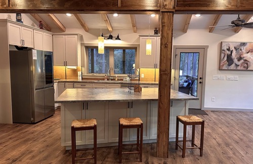 Ellijay Cabin | Hosting a retreat, family reunion, girls or couples weekend or special occasion?