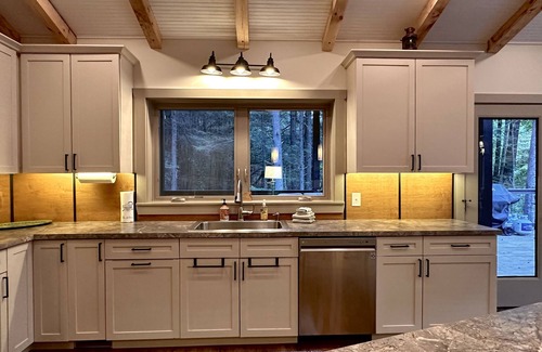 Ellijay Cabin | Hosting a retreat, family reunion, girls or couples weekend or special occasion?