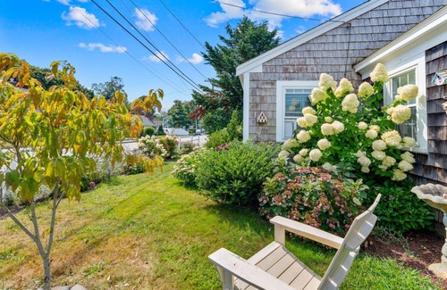 Hyannis Cottage | Hosting and Helping Other making Memories managed by Itrip Property Management
