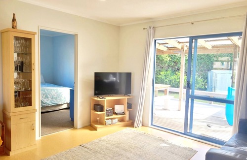 Matarangi House | Hosts on the Coast - A Honey on Manuka