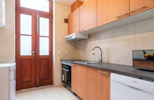 Ramalde House | HostWise - Bright Homes w/Private Patio and Jacuzzi