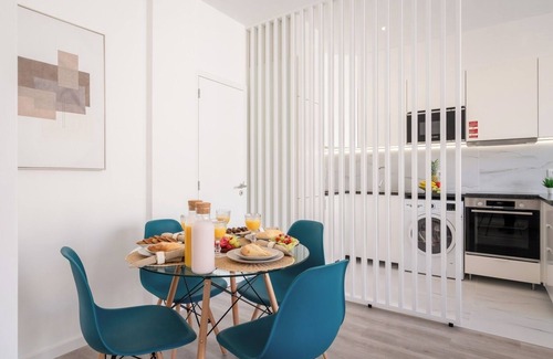 Aldoar Apartment | HostWise - Seaside Trendy Flat