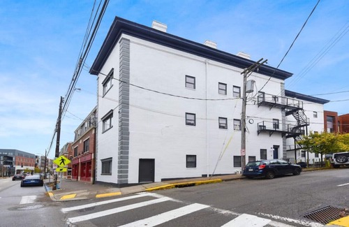 Lower Lawrenceville Apartment | ★ HostWise Stays ★ Pet Friendly, Butler St. Apt with Private Entrance