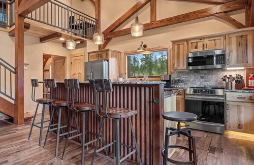 Custer Apartment | Hot Shot Hideaway near Custer Attractions