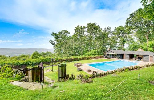 Sybertsville House | Hot Tub and Mtn Views Expansive Hazleton Retreat
