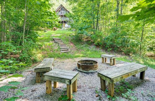 Old Fort House | Hot Tub and Mtn Views Modern Old Fort Hideaway!