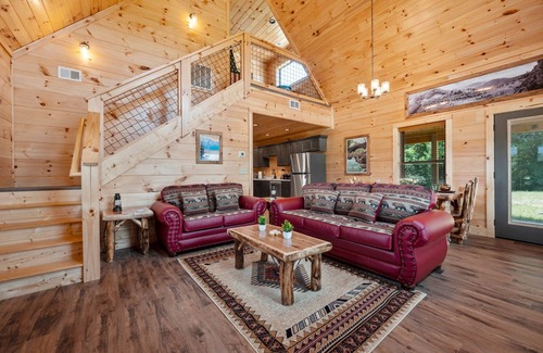 Cosby Cabin | Hot tub cabin with fireplace, Smoky Mountain views, pet friendly, 10 min to Park