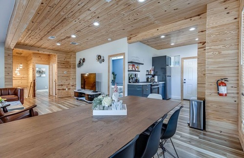 Tobin Hill House | Hot tub, Cowboy Pool-Near River Walk, Pearl Dist.