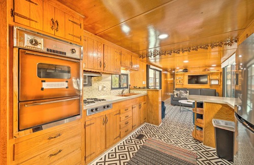 Payson Cottage | Hot Tub & Deck: Waterfront Escape in Payson!