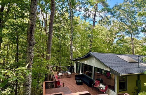 Lake Lure House | HOT TUB, FIRE PIT, DOGS WELCOME, 3 min from newly opened Chimney Rock.