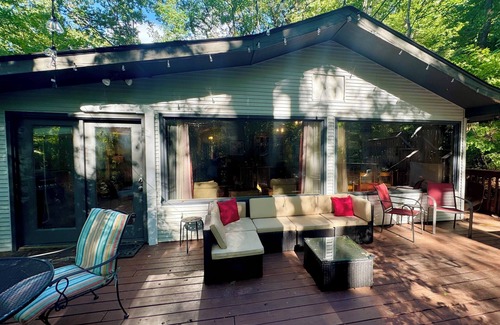 Lake Lure House | HOT TUB, FIRE PIT, DOGS WELCOME, 3 min from newly opened Chimney Rock.