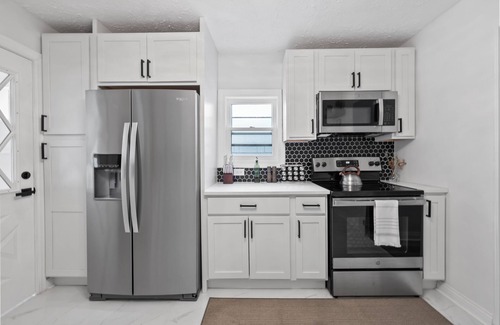 Merion Village House | Hot Tub + Fire Pit Walk to German Village