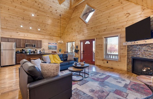 White Oak Lodge House | Hot Tub + Foosball | Access to Pool, Tennis, Gym | Chill'n in the Smokies
