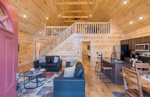 White Oak Lodge House | Hot Tub + Foosball | Access to Pool, Tennis, Gym | Chill'n in the Smokies
