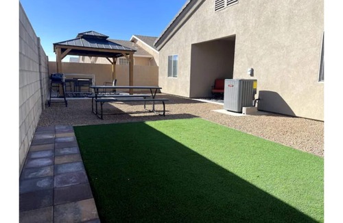 Kingman House | Hot Tub & Garage access!