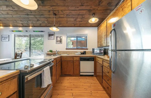 Truckee House | Hot Tub Home in Tahoe Donner – Truckee