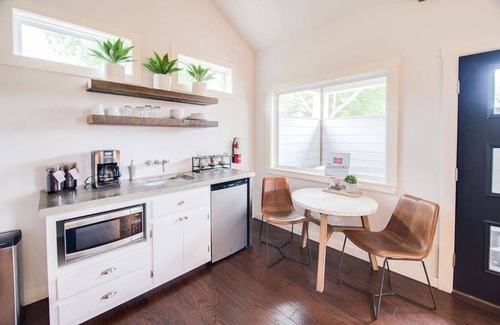 Fredericksburg House | Hot Tub, King Bed, Amazing Sunsets - The Hideaway
