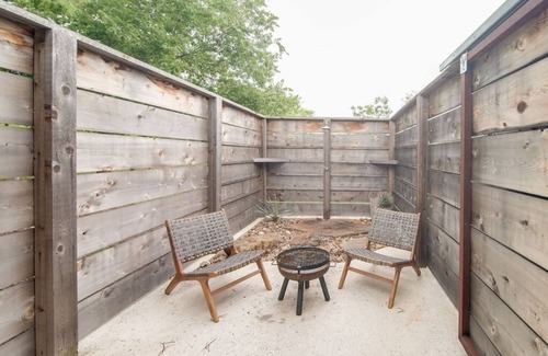 Fredericksburg House | Hot Tub, King Bed, Amazing Sunsets - The Hideaway